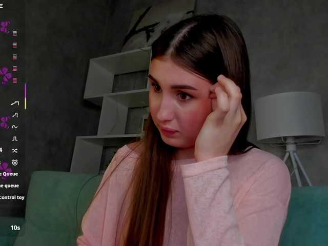 Emily-Lews live cam on BongaCams