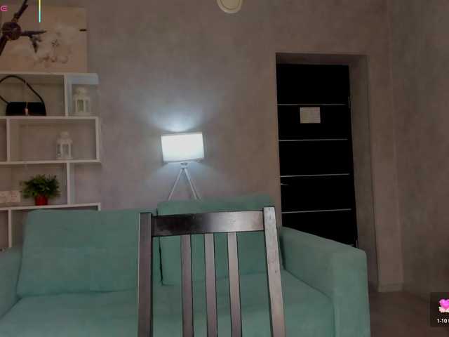 Emily-Lews live cam on BongaCams