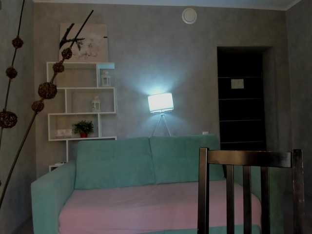 Emily-Lews live cam on BongaCams