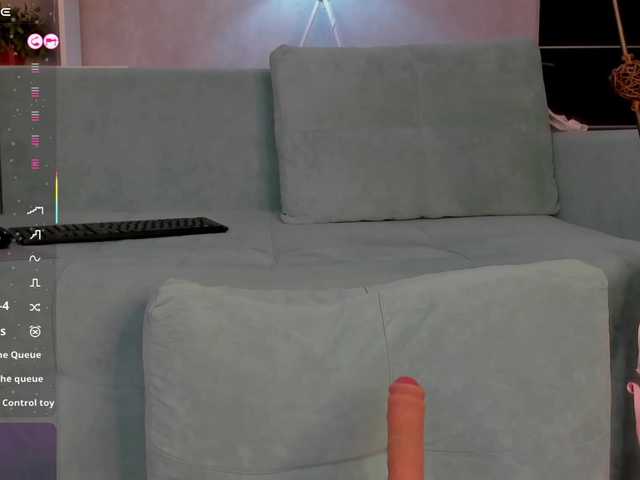Emily-Lews live cam on BongaCams