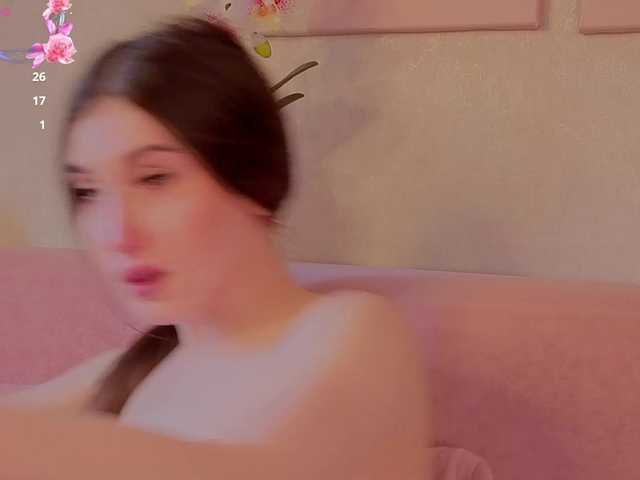Emily-Lews live cam on BongaCams