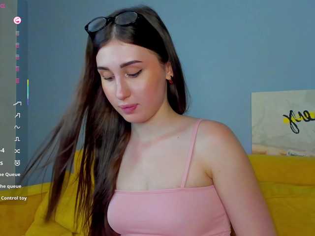 Emily-Lews live cam on BongaCams