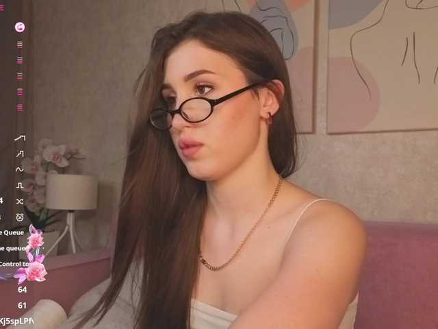 Emily-Lews live cam on BongaCams
