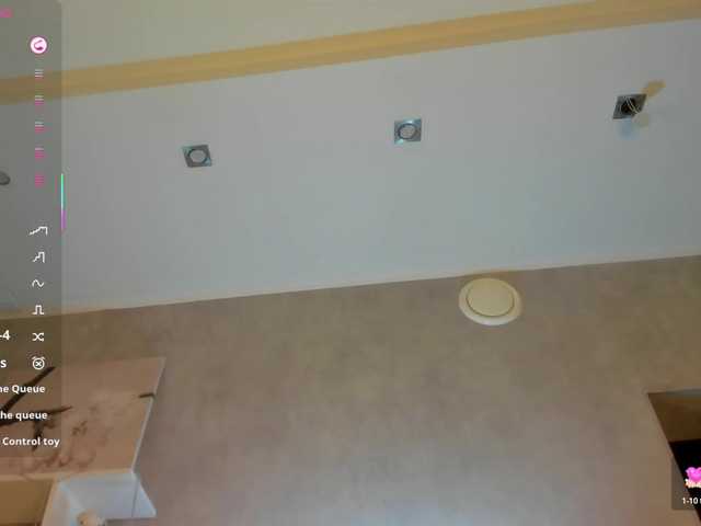 Emily-Lews live cam on BongaCams