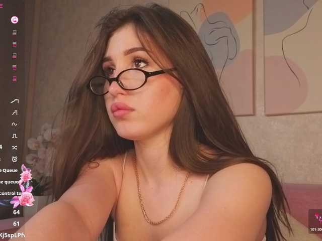 Emily-Lews live cam on BongaCams
