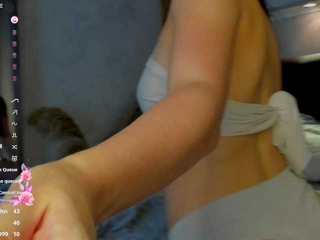 Emily-Lews live cam on BongaCams