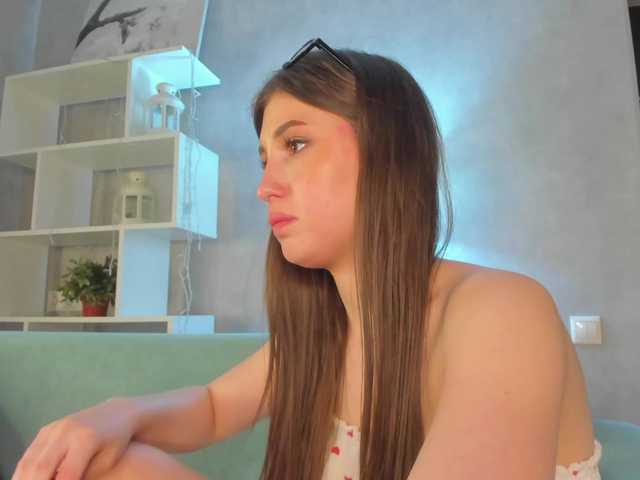 Emily-Lews live cam on BongaCams