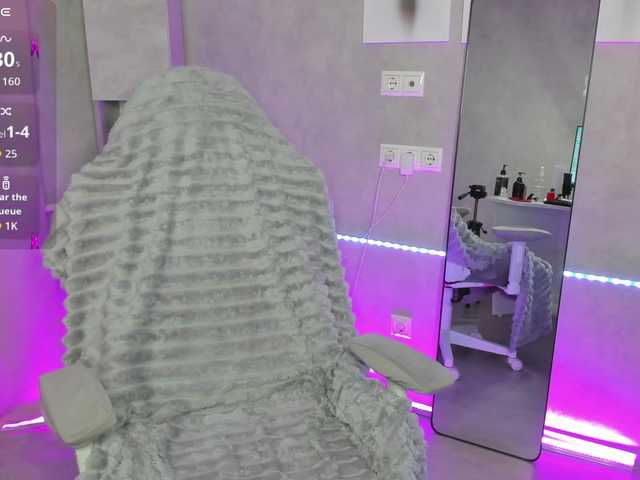 Emily-Lews's BongaCams show and profile