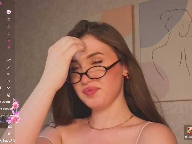 Emily-Lews live cam on BongaCams