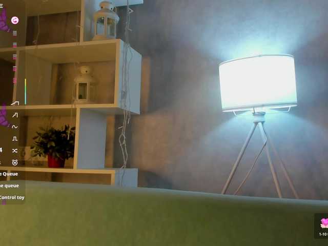 Emily-Lews live cam on BongaCams