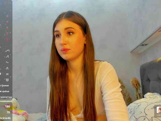 Emily-Lews webcam
