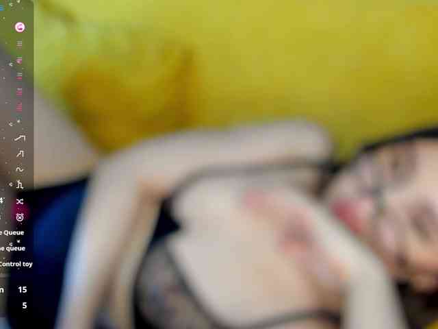 Emily-Lews Live Webcam on BongaCams