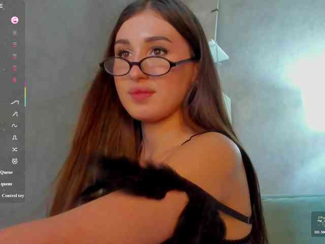 Emily-Lews webcam