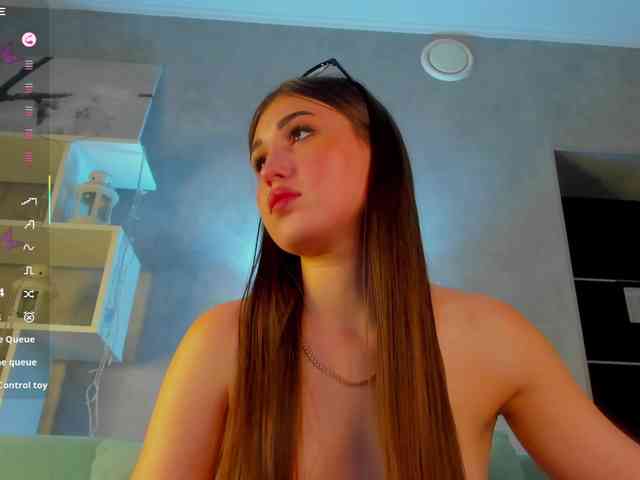 Emily-Lews webcam