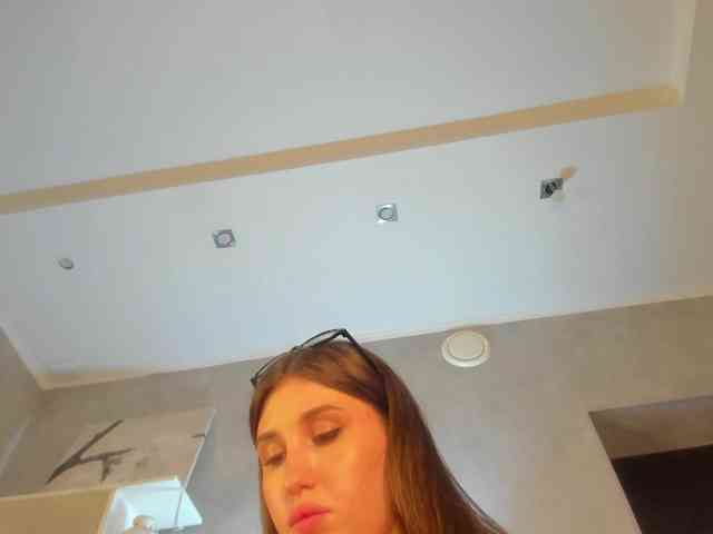 Emily-Lews webcam