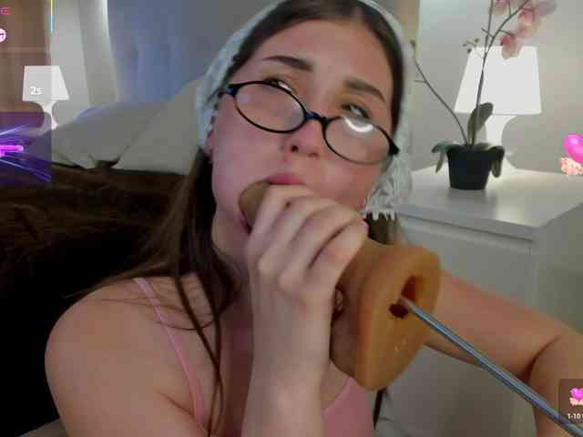 Emily-Lews webcam