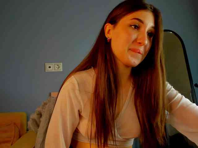 Emily-Lews Live Webcam on BongaCams
