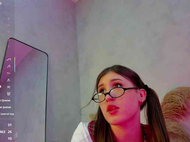 Emily-Lews webcam