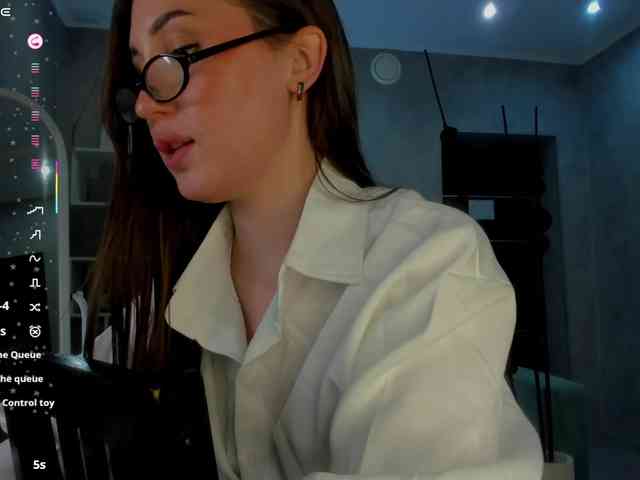Emily-Lews webcam