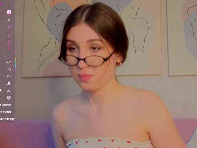 Emily-Lews webcam