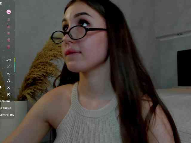 Emily-Lews webcam