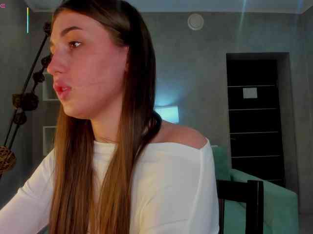 Emily-Lews webcam