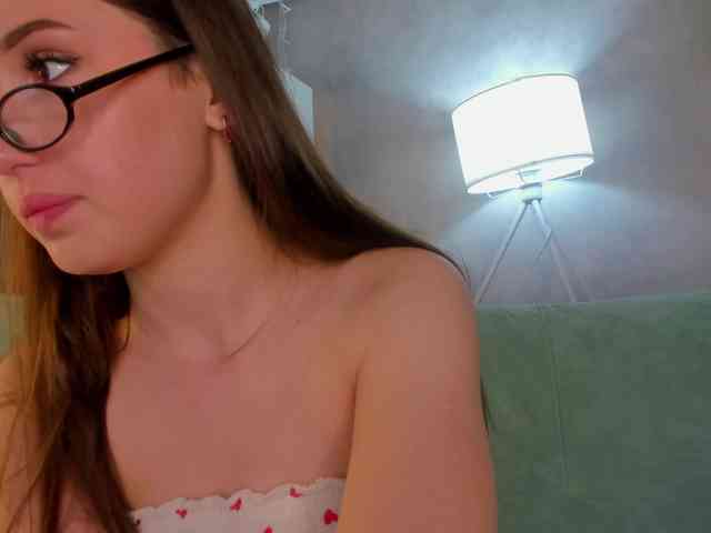 Emily-Lews webcam