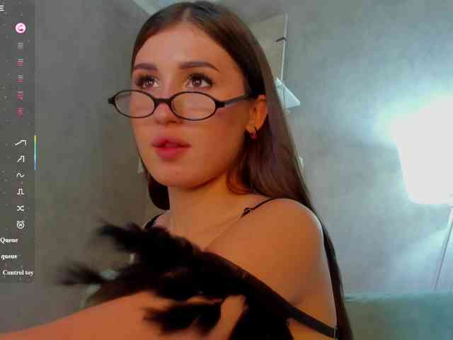 Emily-Lews webcam