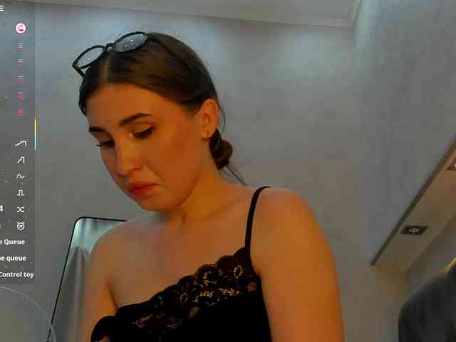 Emily-Lews webcam