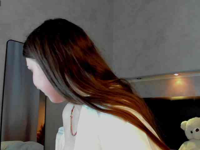 Emily-Lews webcam