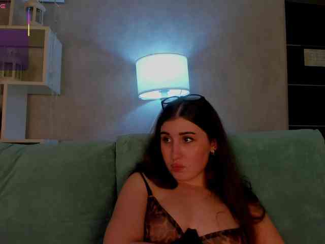 Emily-Lews webcam