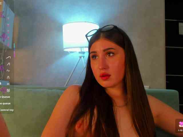 Emily-Lews webcam