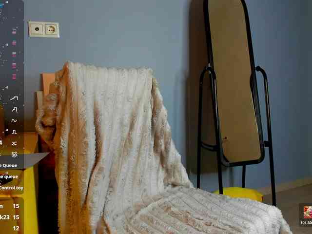 Emily-Lews webcam