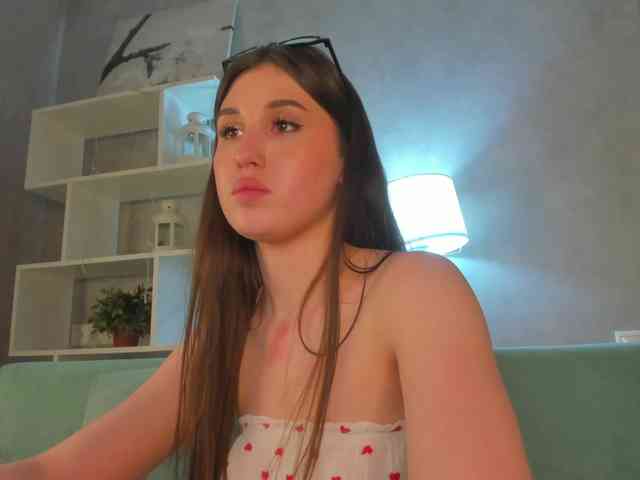 Emily-Lews webcam