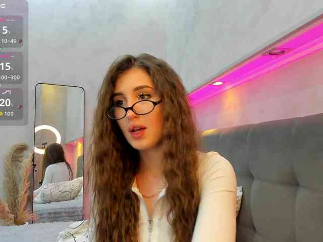 Emily-Lews webcam