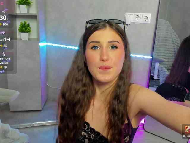 Emily-Lews webcam