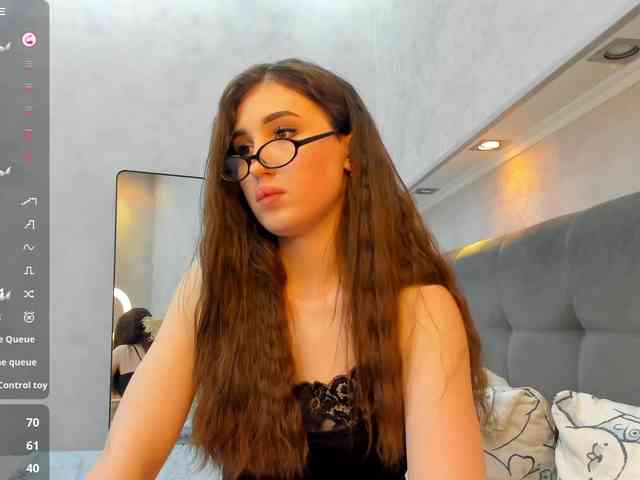 Emily-Lews webcam