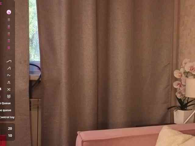 Emily-Lews webcam