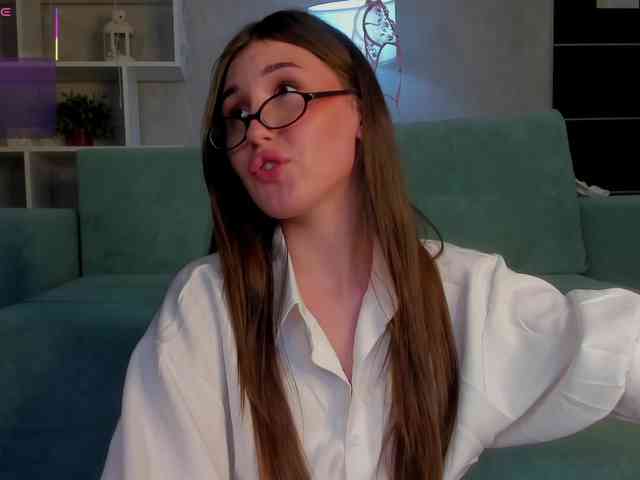 Emily-Lews webcam