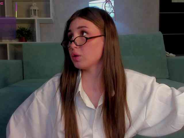 Emily-Lews webcam