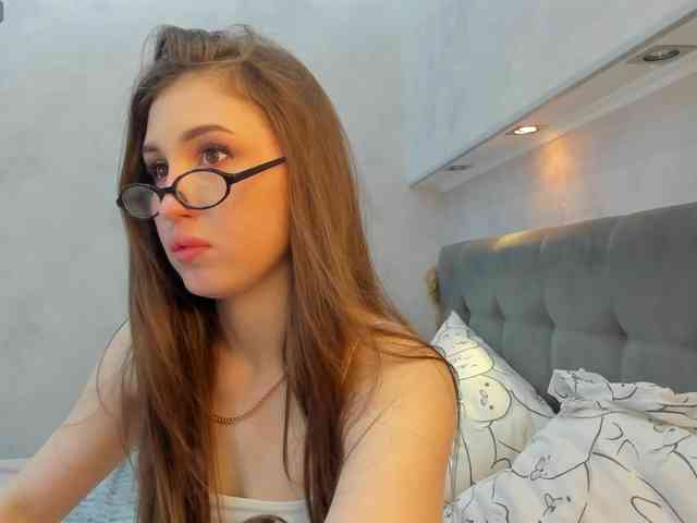 Emily-Lews webcam