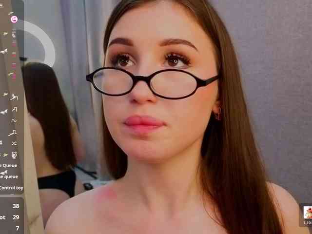 Emily-Lews webcam