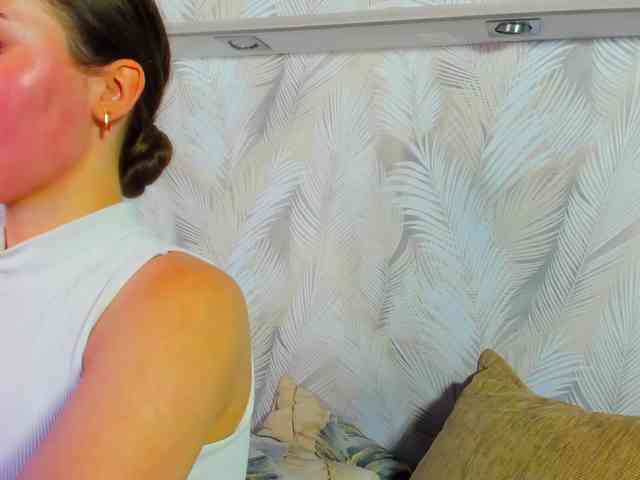 Emily-Lews webcam