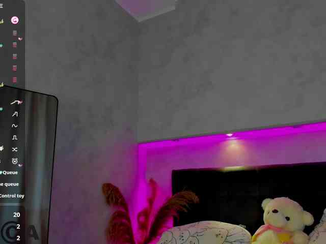 Emily-Lews webcam