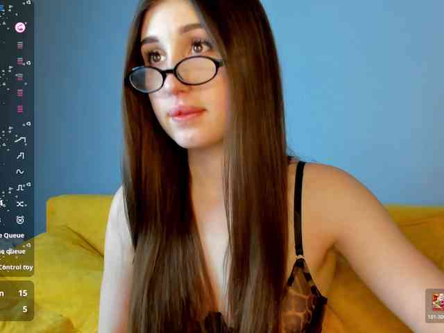 Emily-Lews Live Webcam on BongaCams