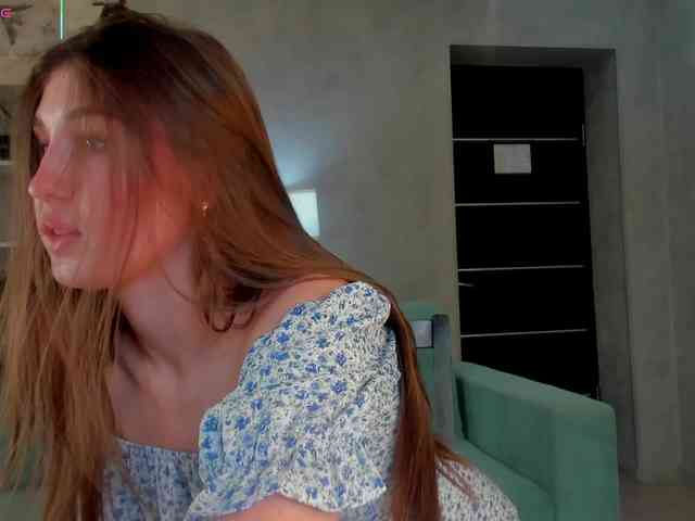 Emily-Lews webcam
