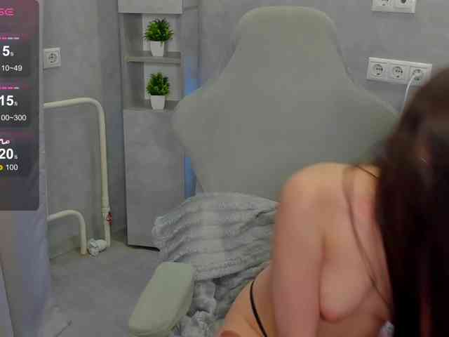 Emily-Lews webcam