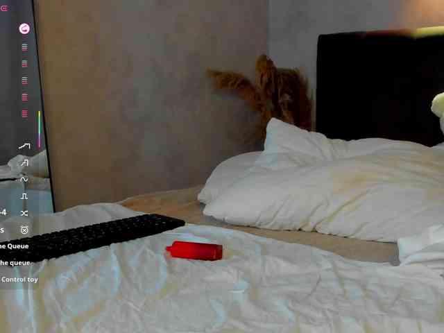 Emily-Lews webcam