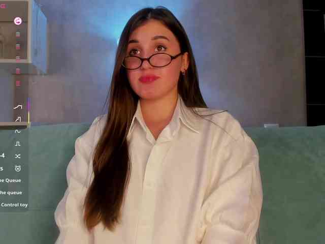 Emily-Lews webcam