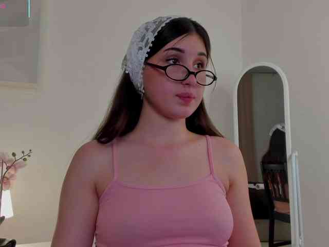 Emily-Lews webcam